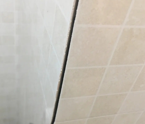汉阳瓷砖空鼓维修公司分享阳台瓷砖脱落的修复过程可以分为以下几个步骤